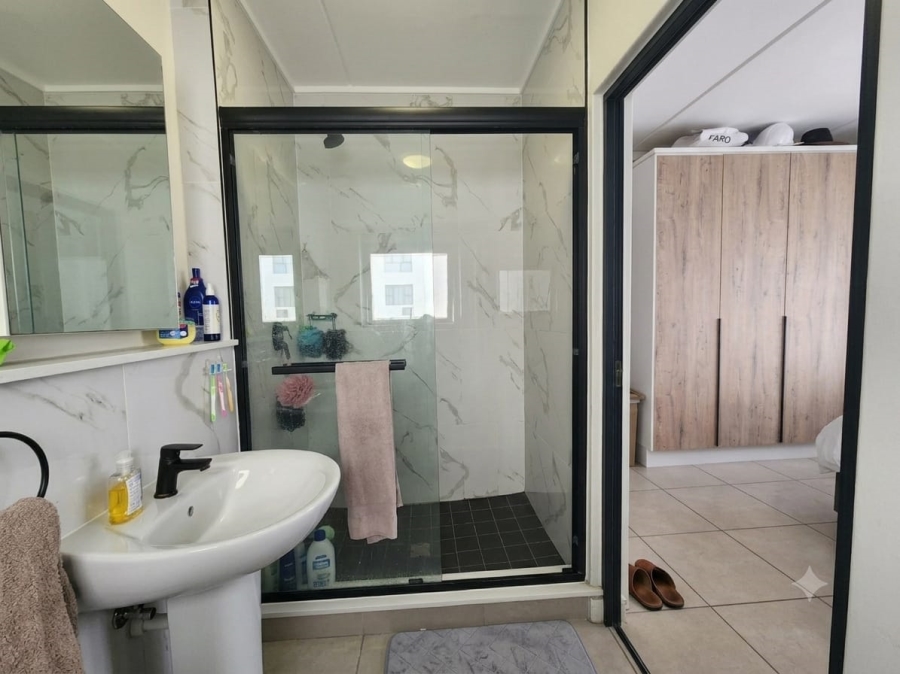 1 Bedroom Property for Sale in Cape Farms Western Cape